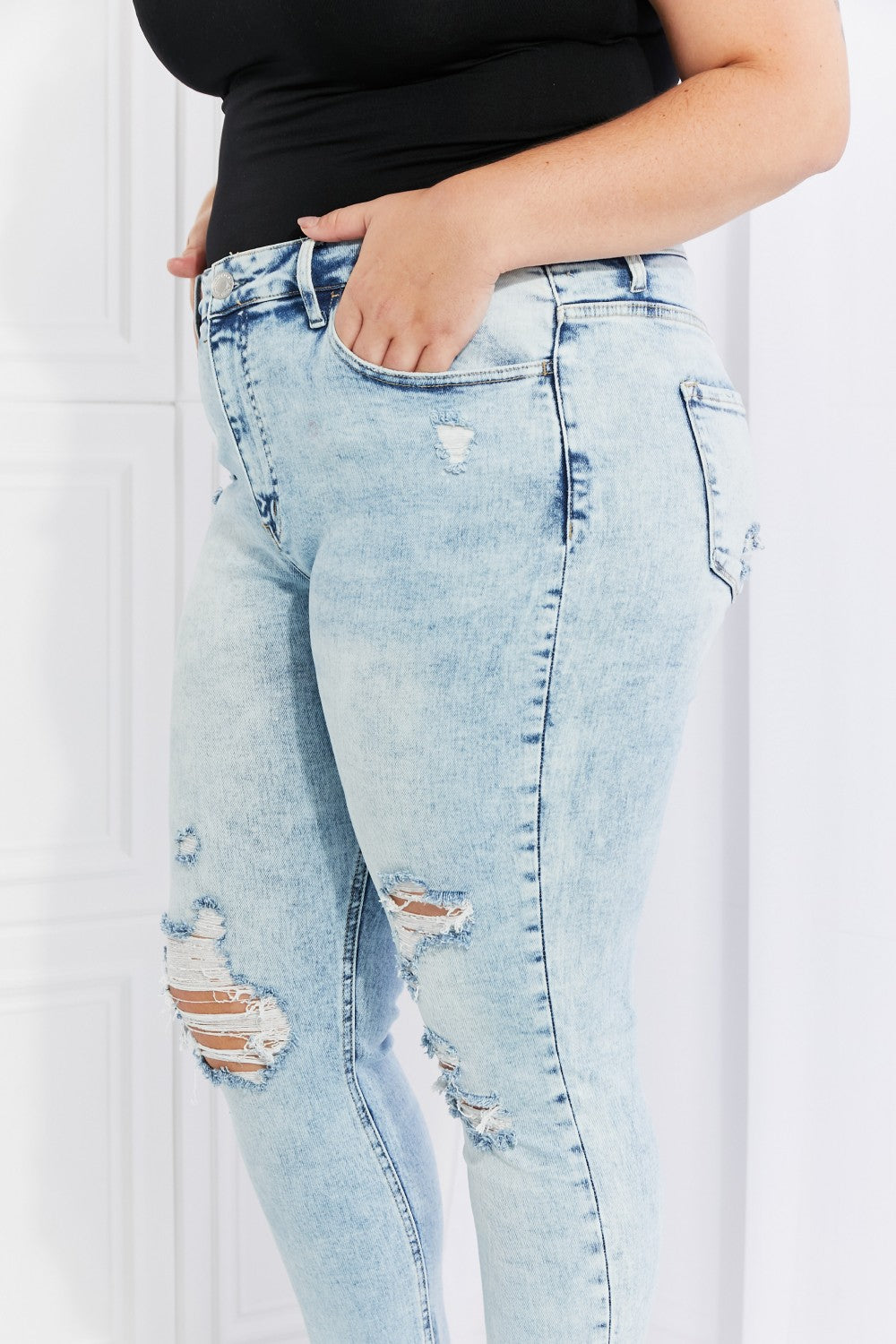 VERVET On The Road Full Size Distressed Jeans